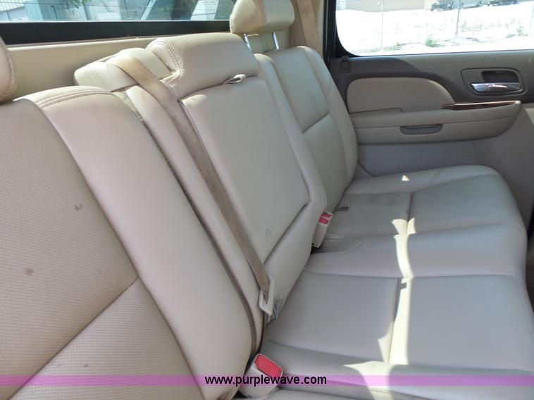 image for item L6116 2009 Chevrolet Avalanche Crew Cab pickup truck