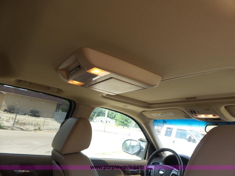 image for item L6116 2009 Chevrolet Avalanche Crew Cab pickup truck