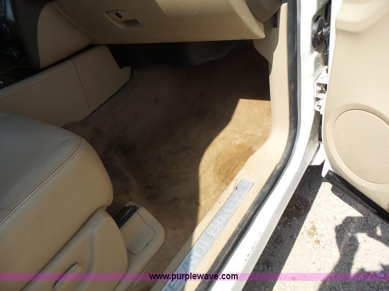 image for item L6116 2009 Chevrolet Avalanche Crew Cab pickup truck