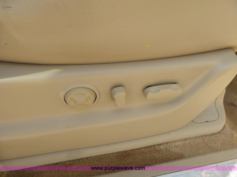 image for item L6116 2009 Chevrolet Avalanche Crew Cab pickup truck