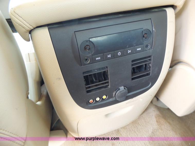 image for item L6116 2009 Chevrolet Avalanche Crew Cab pickup truck