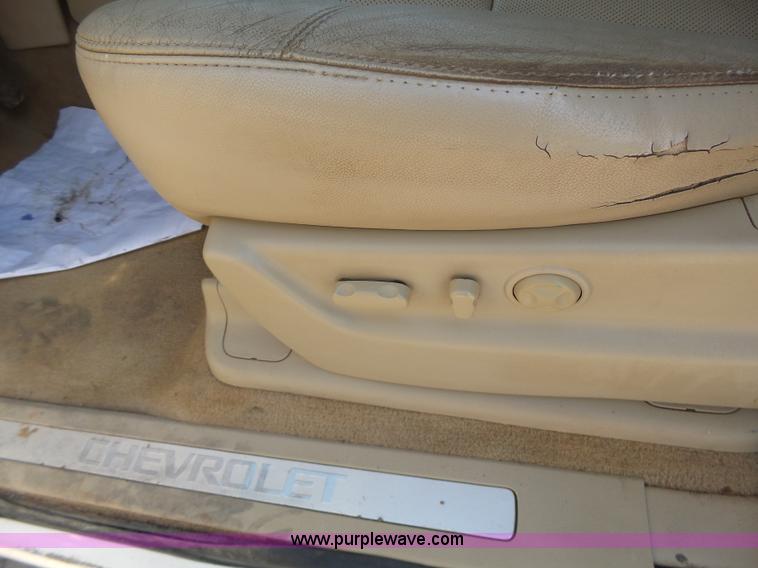 image for item L6116 2009 Chevrolet Avalanche Crew Cab pickup truck