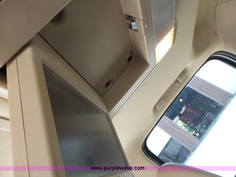 image for item L6116 2009 Chevrolet Avalanche Crew Cab pickup truck