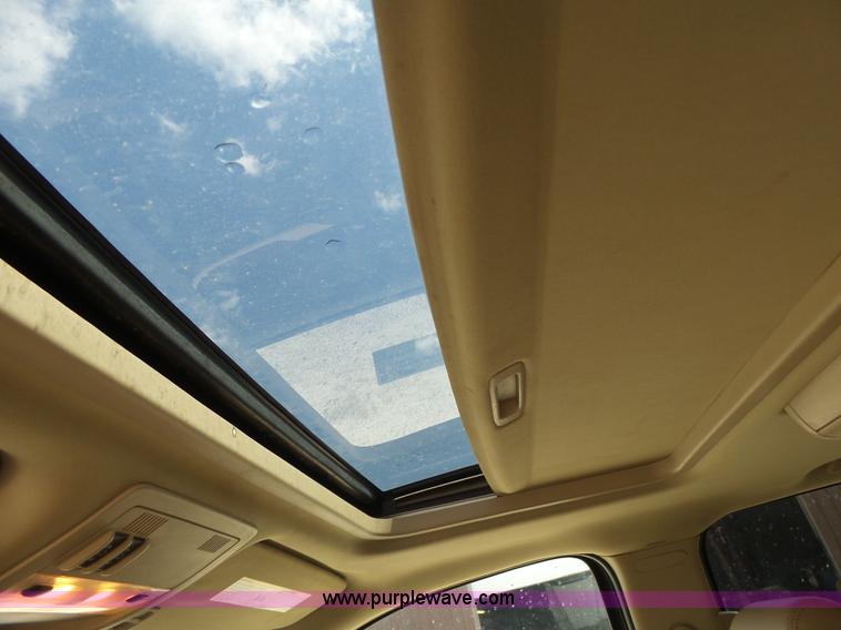 image for item L6116 2009 Chevrolet Avalanche Crew Cab pickup truck