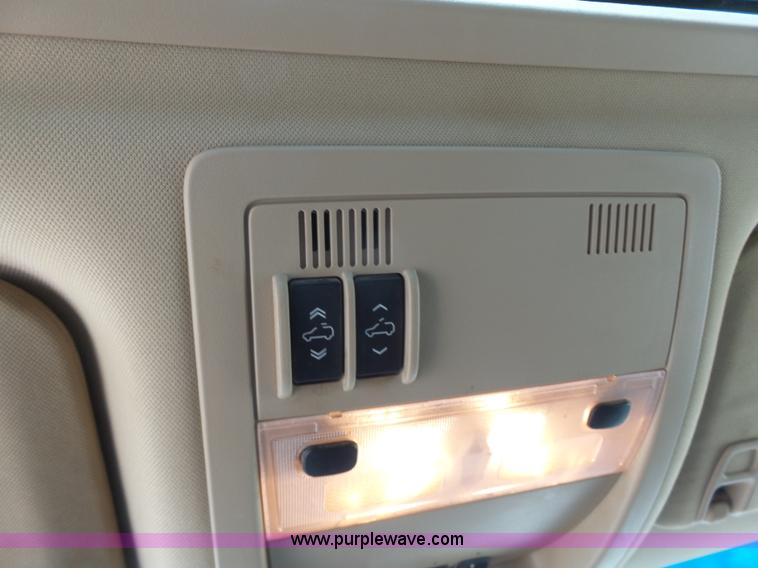 image for item L6116 2009 Chevrolet Avalanche Crew Cab pickup truck