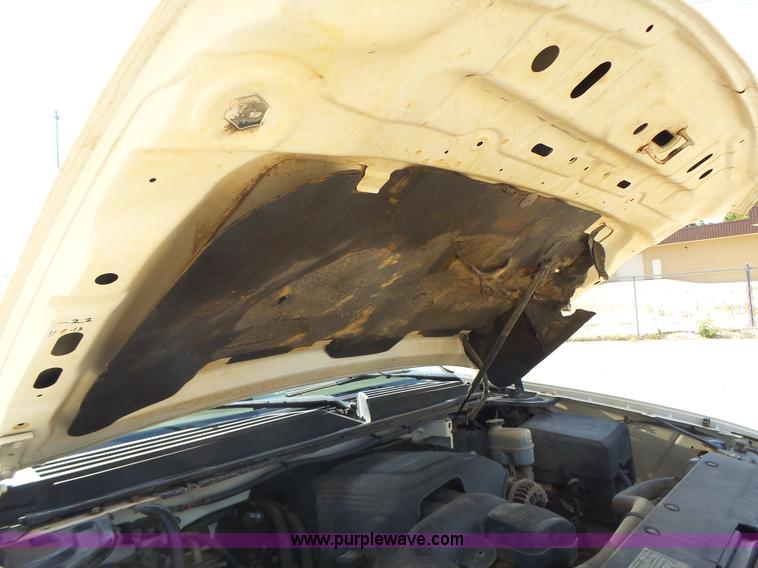 image for item L6116 2009 Chevrolet Avalanche Crew Cab pickup truck