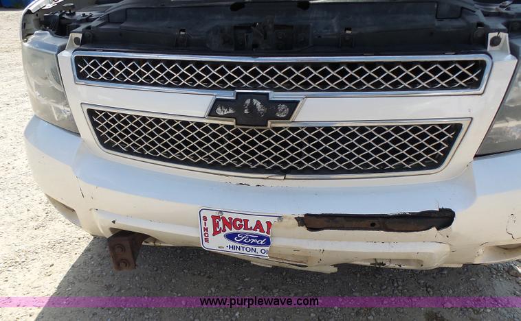 image for item L6116 2009 Chevrolet Avalanche Crew Cab pickup truck