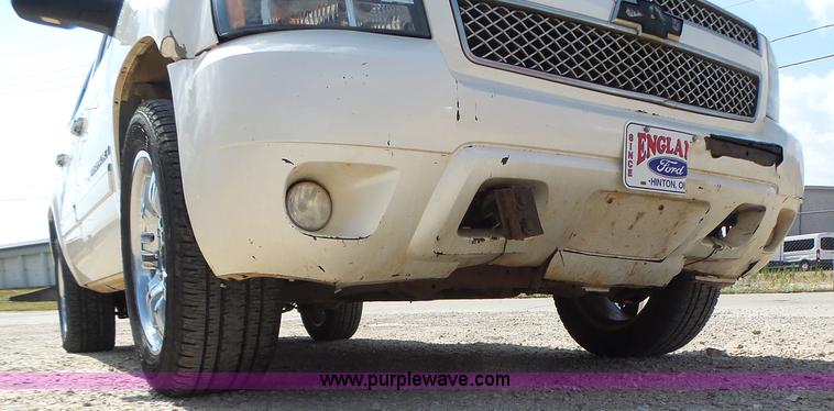 image for item L6116 2009 Chevrolet Avalanche Crew Cab pickup truck