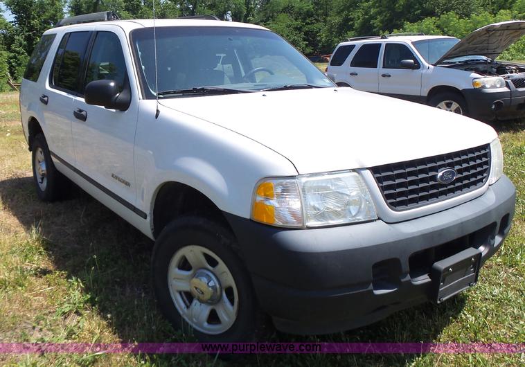 image for item L6128 2005 Ford Explorer SUV