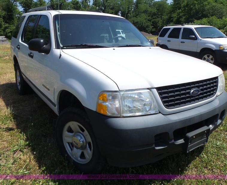image for item L6128 2005 Ford Explorer SUV