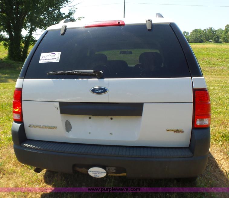 image for item L6128 2005 Ford Explorer SUV