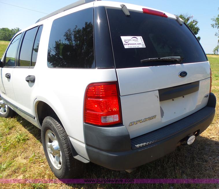 image for item L6128 2005 Ford Explorer SUV