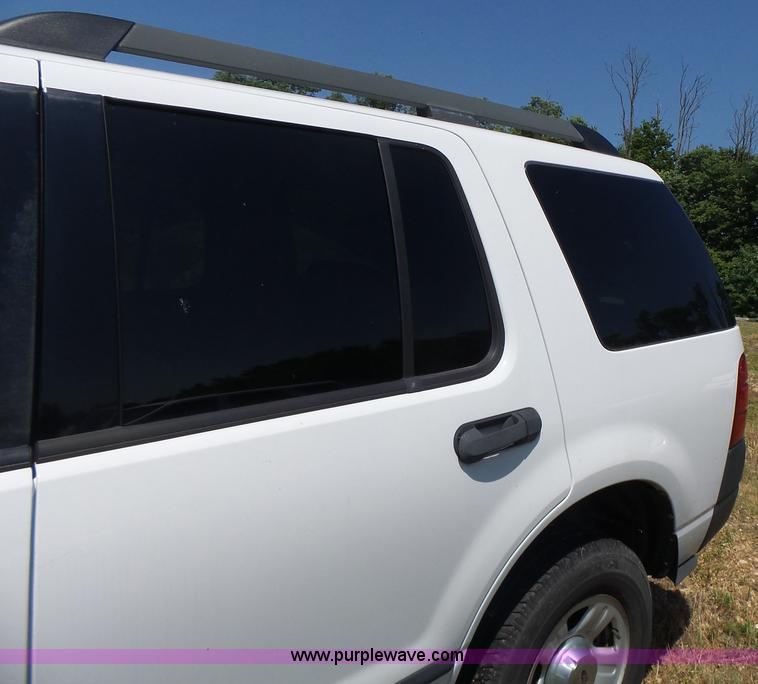 image for item L6128 2005 Ford Explorer SUV