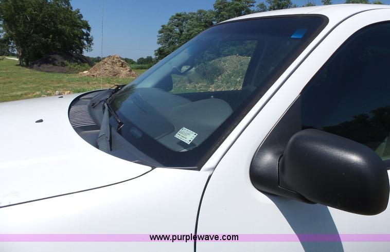 image for item L6128 2005 Ford Explorer SUV