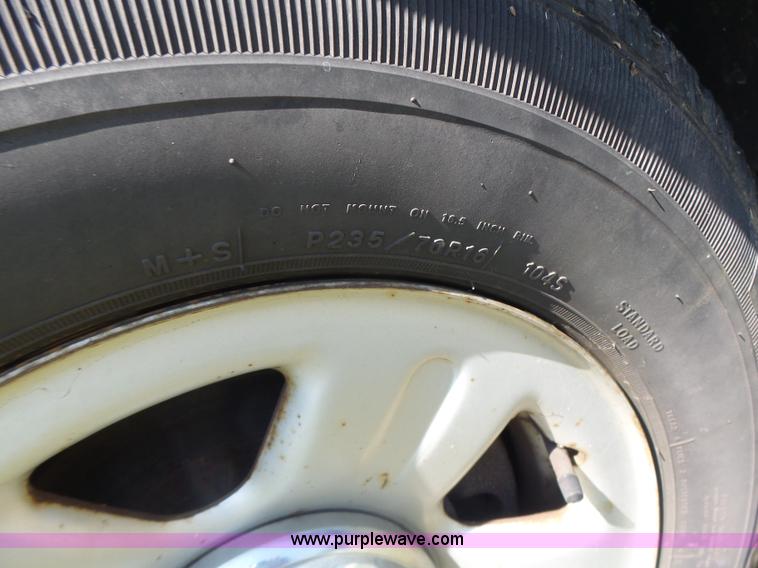 image for item L6128 2005 Ford Explorer SUV