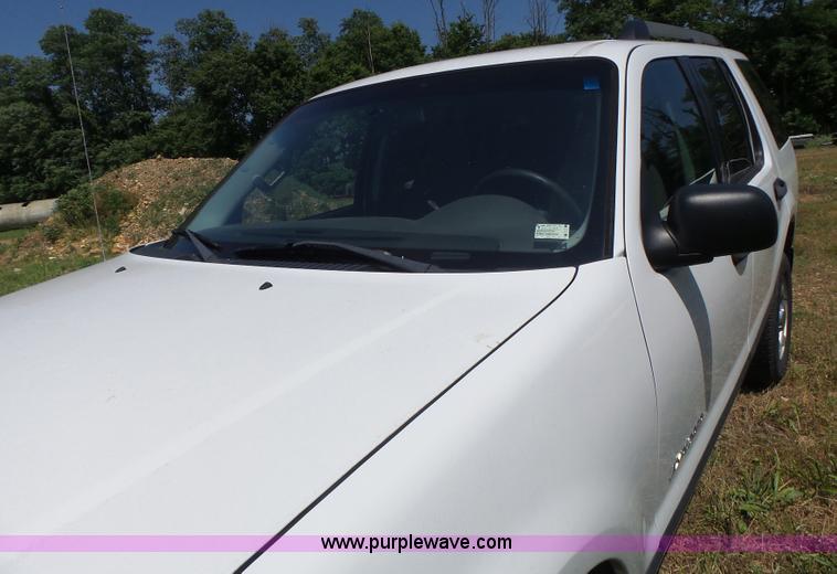 image for item L6128 2005 Ford Explorer SUV