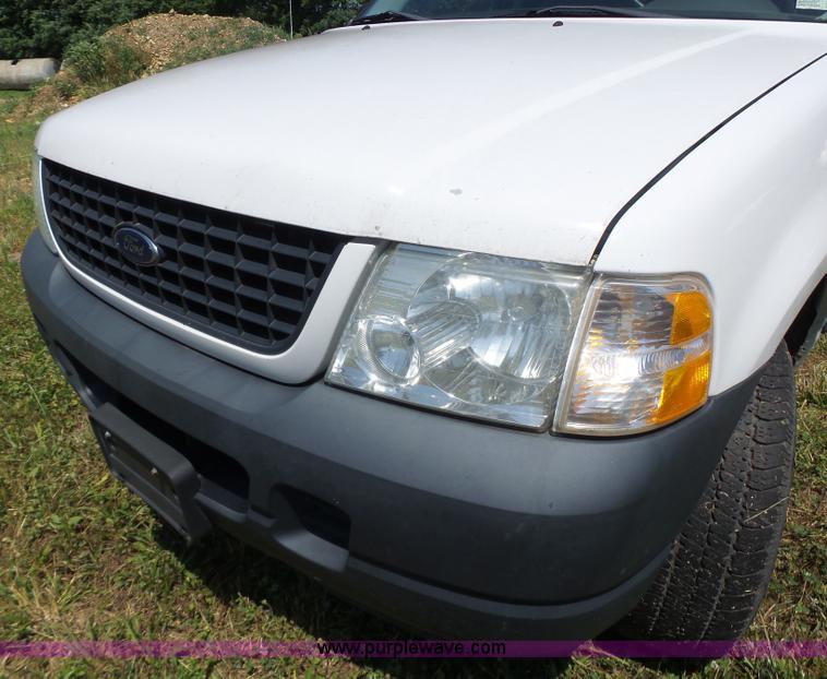 image for item L6128 2005 Ford Explorer SUV