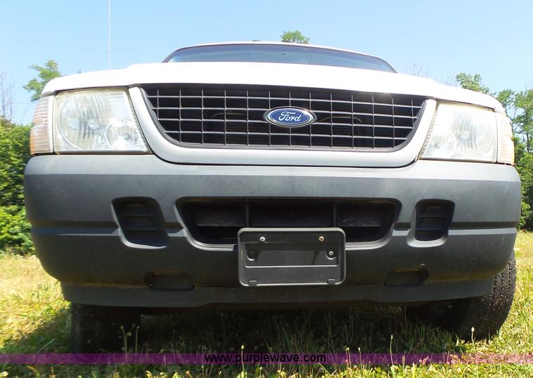 image for item L6128 2005 Ford Explorer SUV