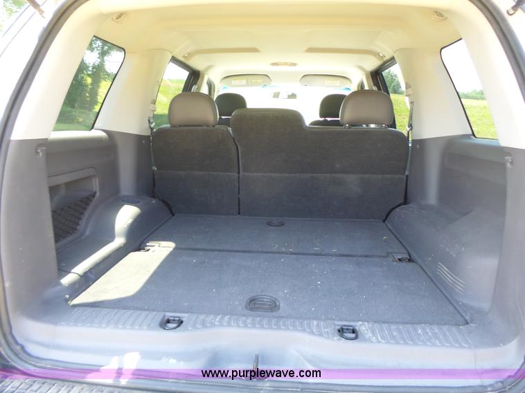 image for item L6128 2005 Ford Explorer SUV