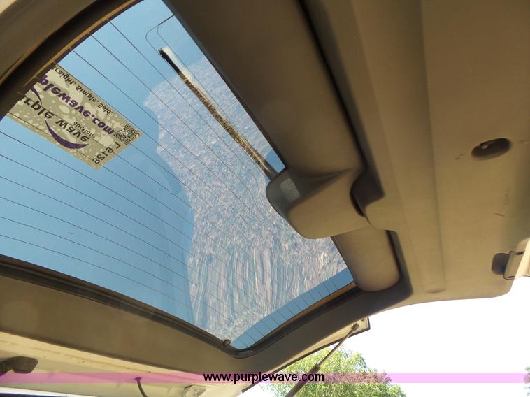 image for item L6128 2005 Ford Explorer SUV