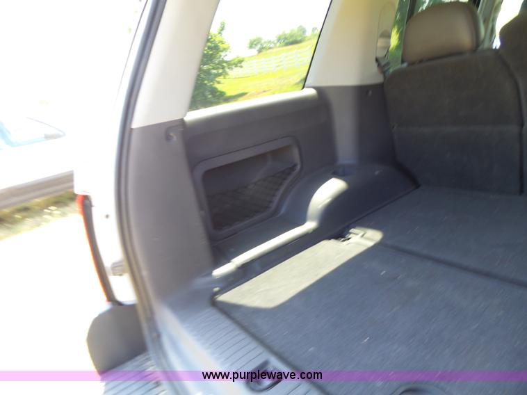 image for item L6128 2005 Ford Explorer SUV