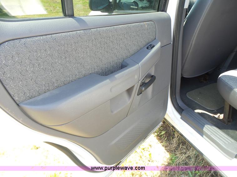 image for item L6128 2005 Ford Explorer SUV