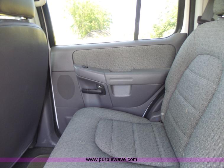 image for item L6128 2005 Ford Explorer SUV