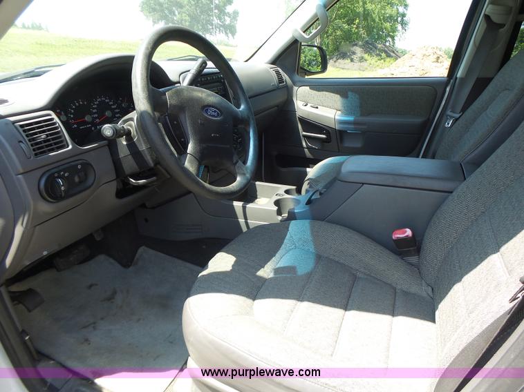 image for item L6128 2005 Ford Explorer SUV