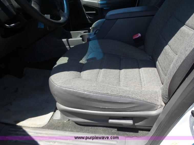 image for item L6128 2005 Ford Explorer SUV