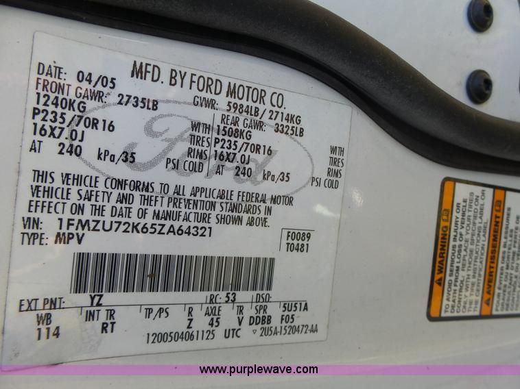 image for item L6128 2005 Ford Explorer SUV