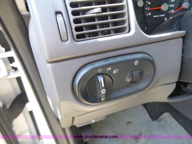 image for item L6128 2005 Ford Explorer SUV