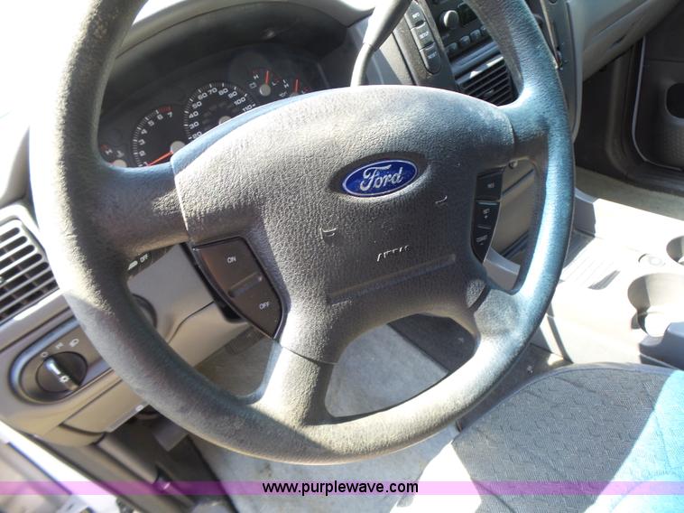 image for item L6128 2005 Ford Explorer SUV