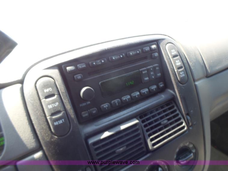 image for item L6128 2005 Ford Explorer SUV