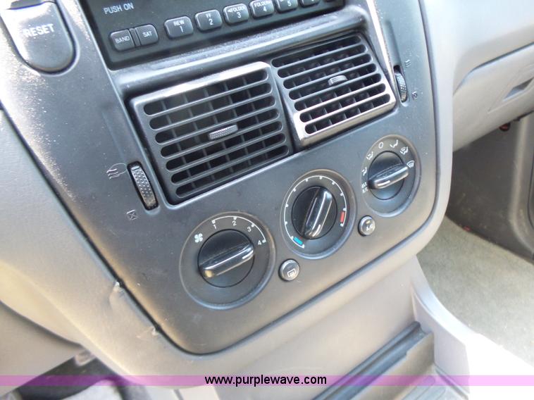 image for item L6128 2005 Ford Explorer SUV