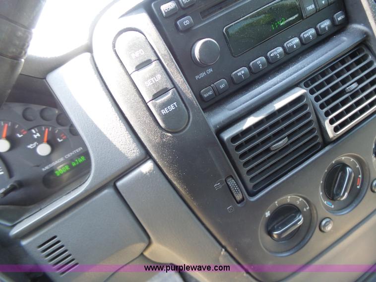 image for item L6128 2005 Ford Explorer SUV