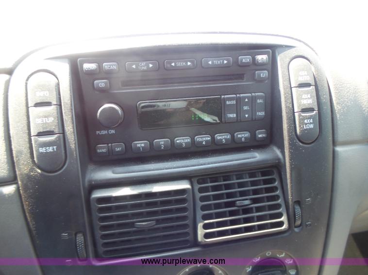 image for item L6128 2005 Ford Explorer SUV