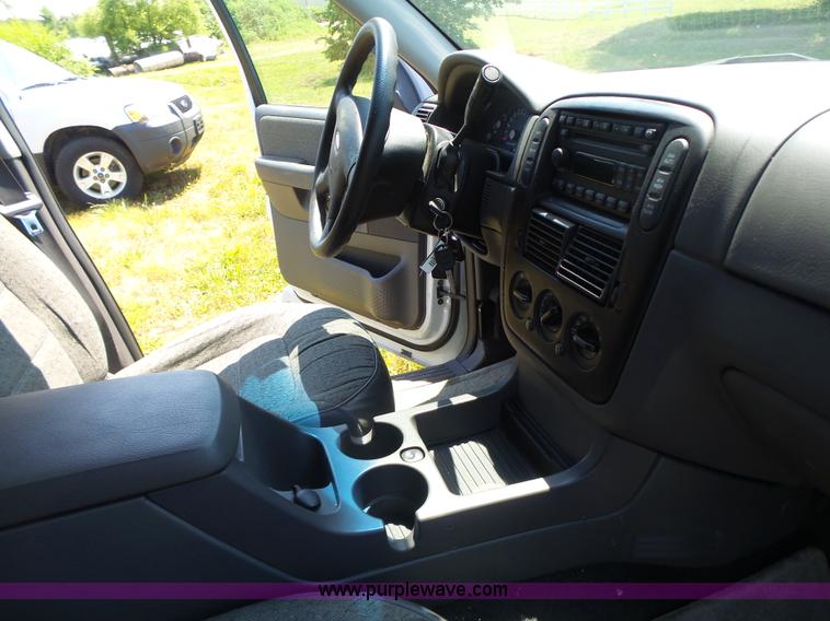 image for item L6128 2005 Ford Explorer SUV