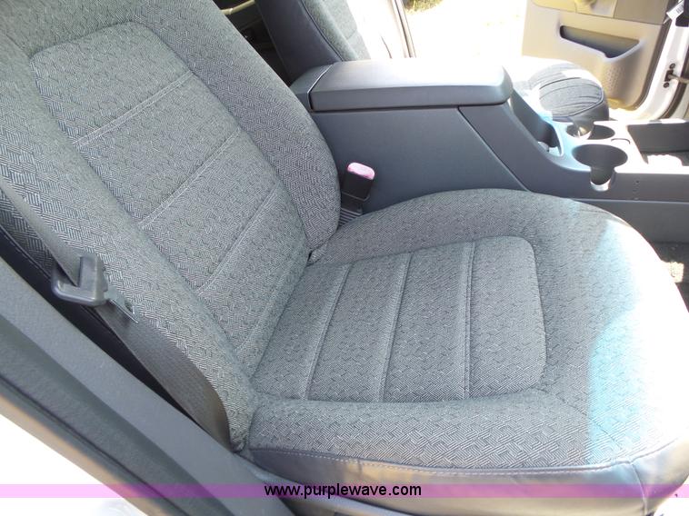 image for item L6128 2005 Ford Explorer SUV