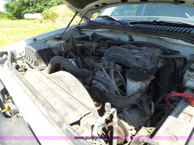 image for item L6128 2005 Ford Explorer SUV