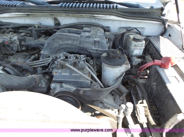 image for item L6128 2005 Ford Explorer SUV