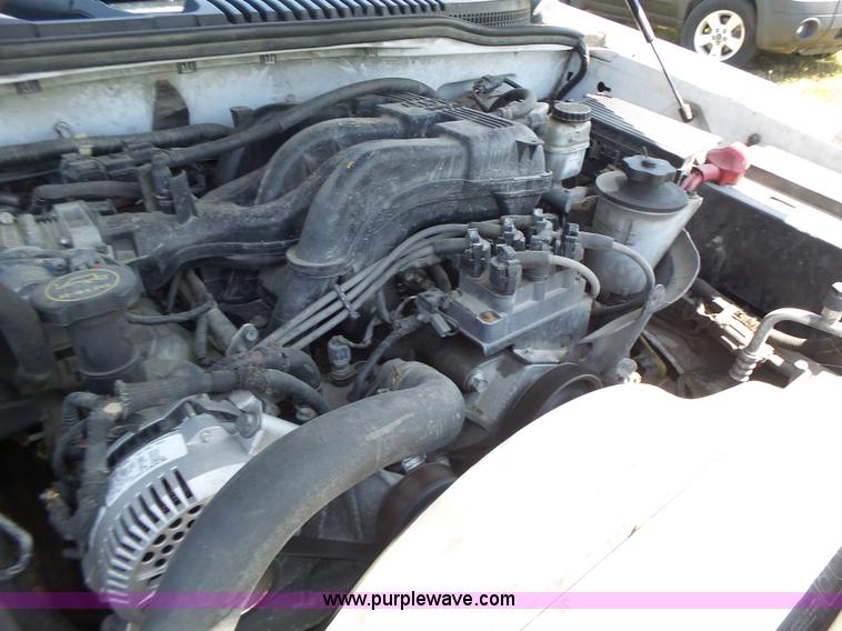image for item L6128 2005 Ford Explorer SUV