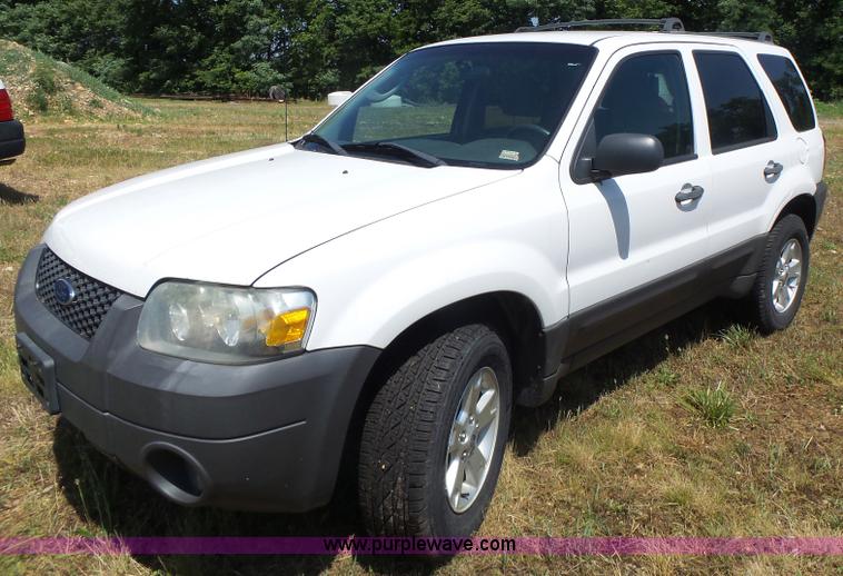 image for item L6129 2006 Ford Escape SUV