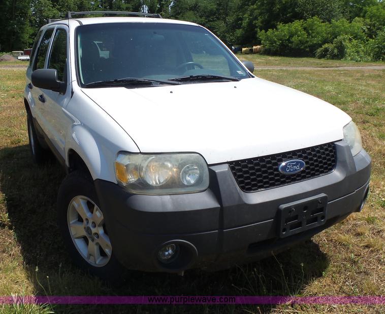 image for item L6129 2006 Ford Escape SUV