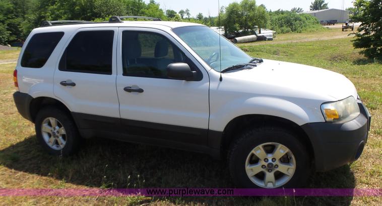 image for item L6129 2006 Ford Escape SUV