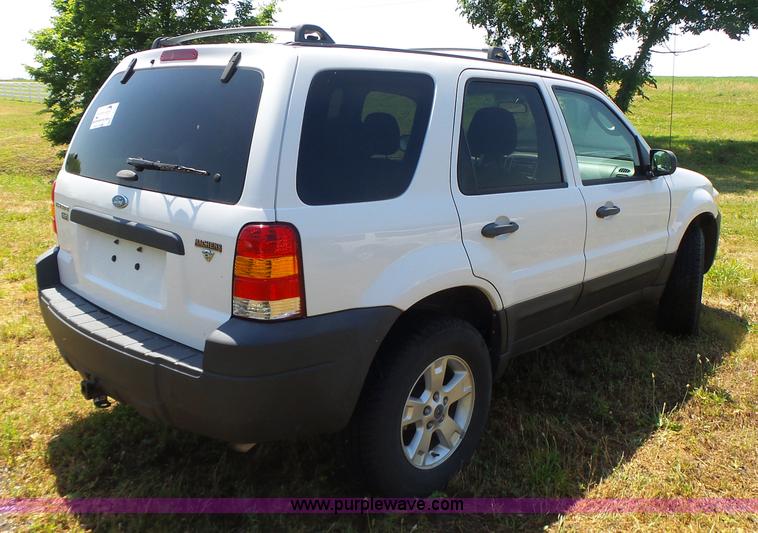 image for item L6129 2006 Ford Escape SUV