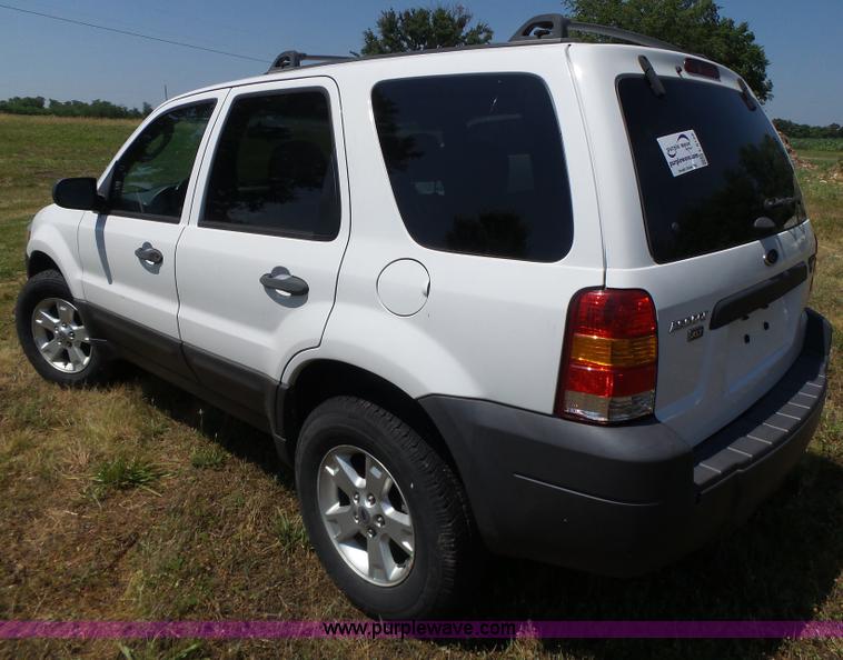 image for item L6129 2006 Ford Escape SUV
