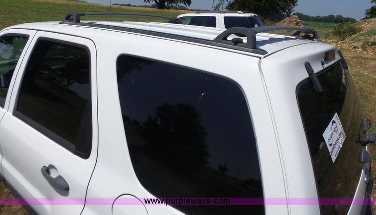 image for item L6129 2006 Ford Escape SUV