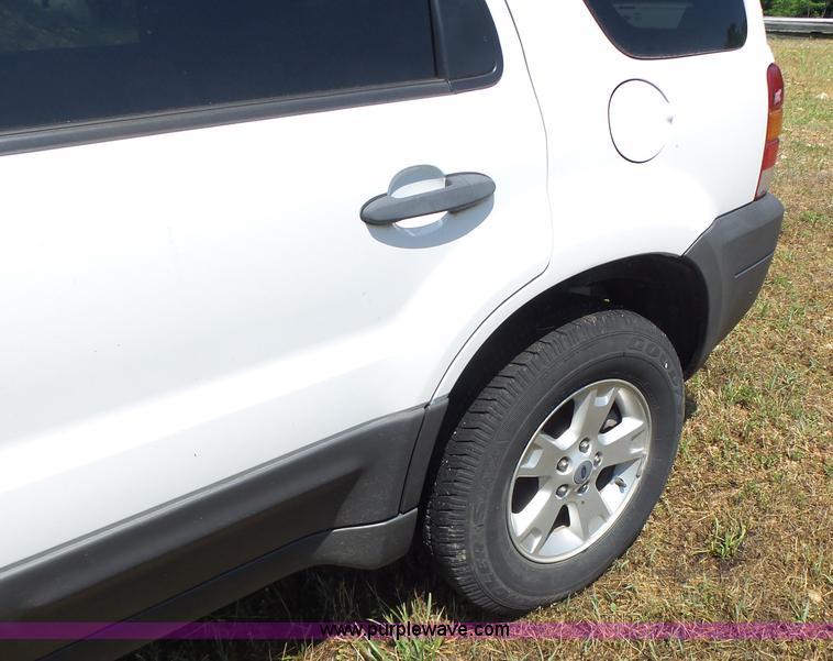 image for item L6129 2006 Ford Escape SUV