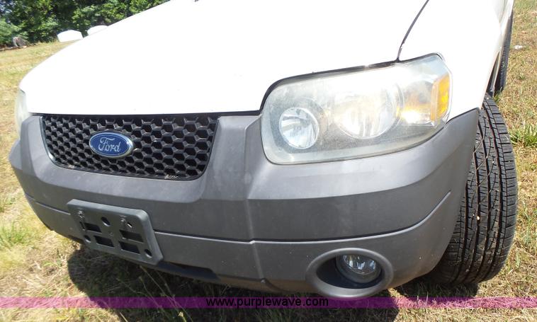 image for item L6129 2006 Ford Escape SUV