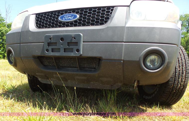 image for item L6129 2006 Ford Escape SUV